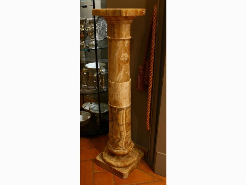 Colonna Porta Sculture in Onice