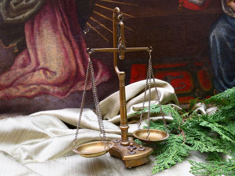 Antica Bilancia di Precisione con Pesi