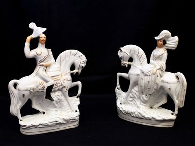 Coppia di Figure in Terraglia