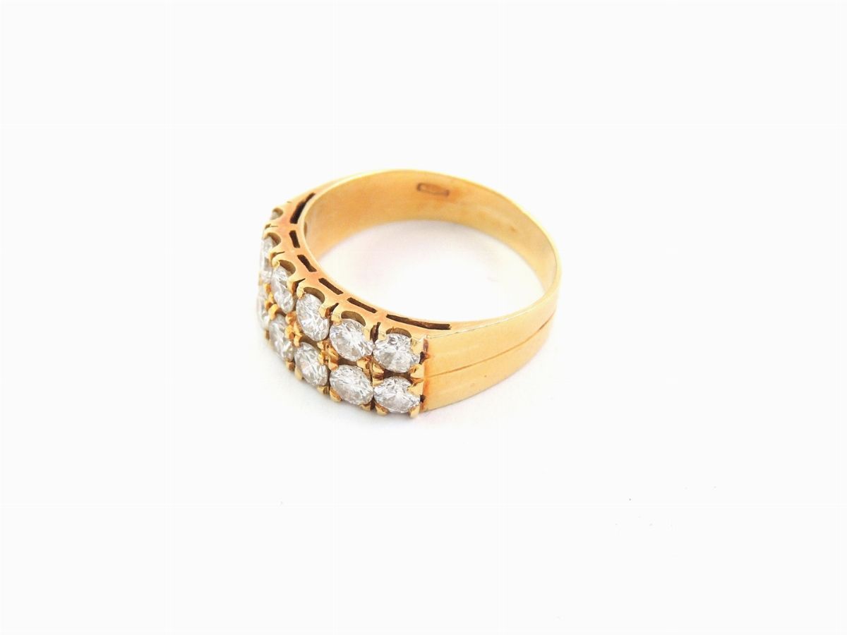 Anello in Oro Giallo con Diamanti
