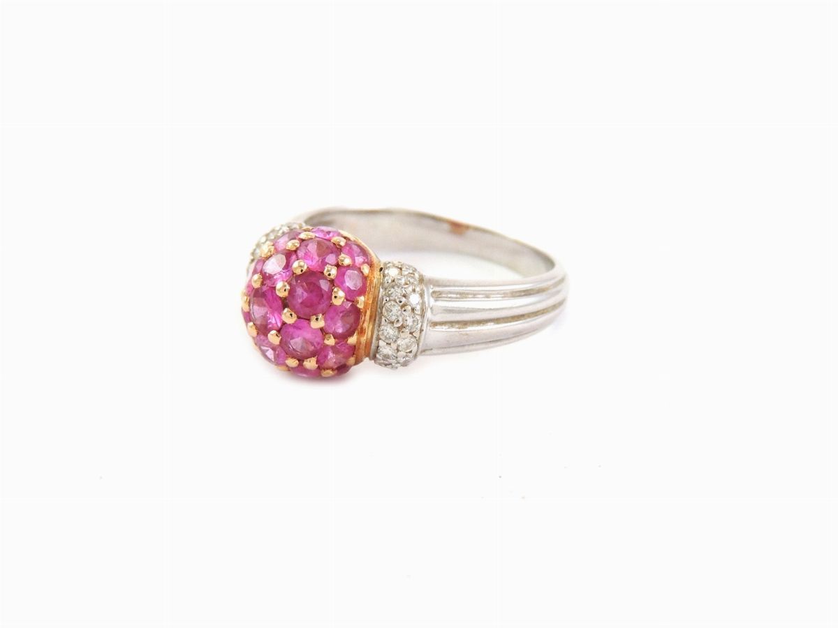 Anello in Oro Bianco e Rosa con Diamanti e Corindoni Rosa