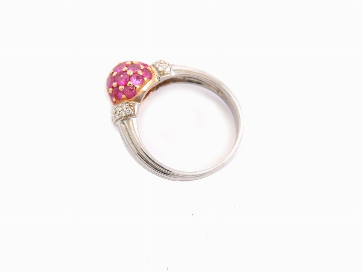 Anello in Oro Bianco e Rosa con Diamanti e Corindoni Rosa