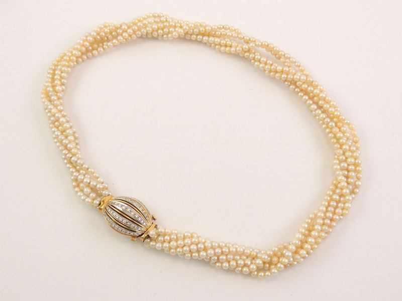 Collana Sei Fili di Perle Coltivate con Fermezza in Oro Giallo e Bianco con Diamanti