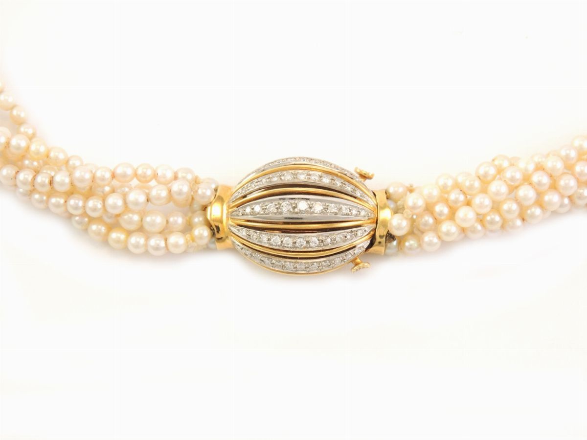 Collana Sei Fili di Perle Coltivate con Fermezza in Oro Giallo e Bianco con Diamanti