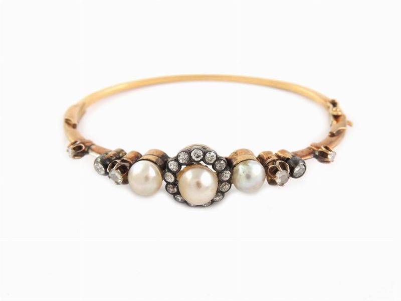 Bracciale Rigido a Margherita in Oro Giallo con Diamanti e Perle