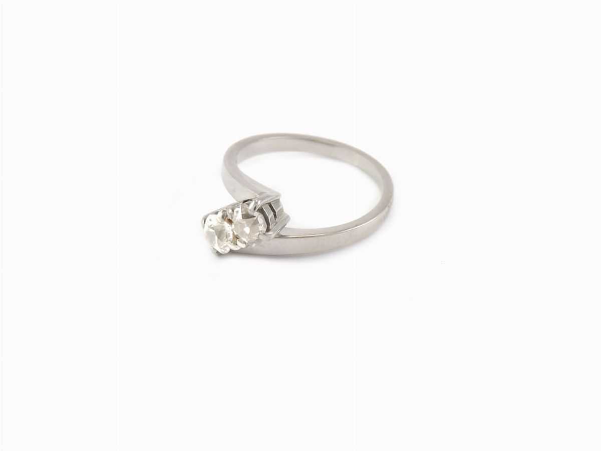 Anello Contrarié in Oro Bianco con Diamanti