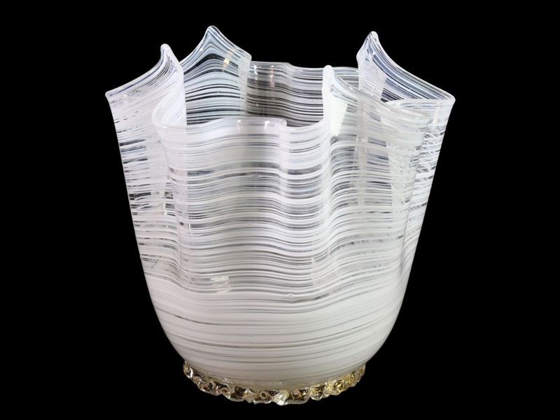 Vaso a Forma di Fazzoletto in Vetro Soffiato