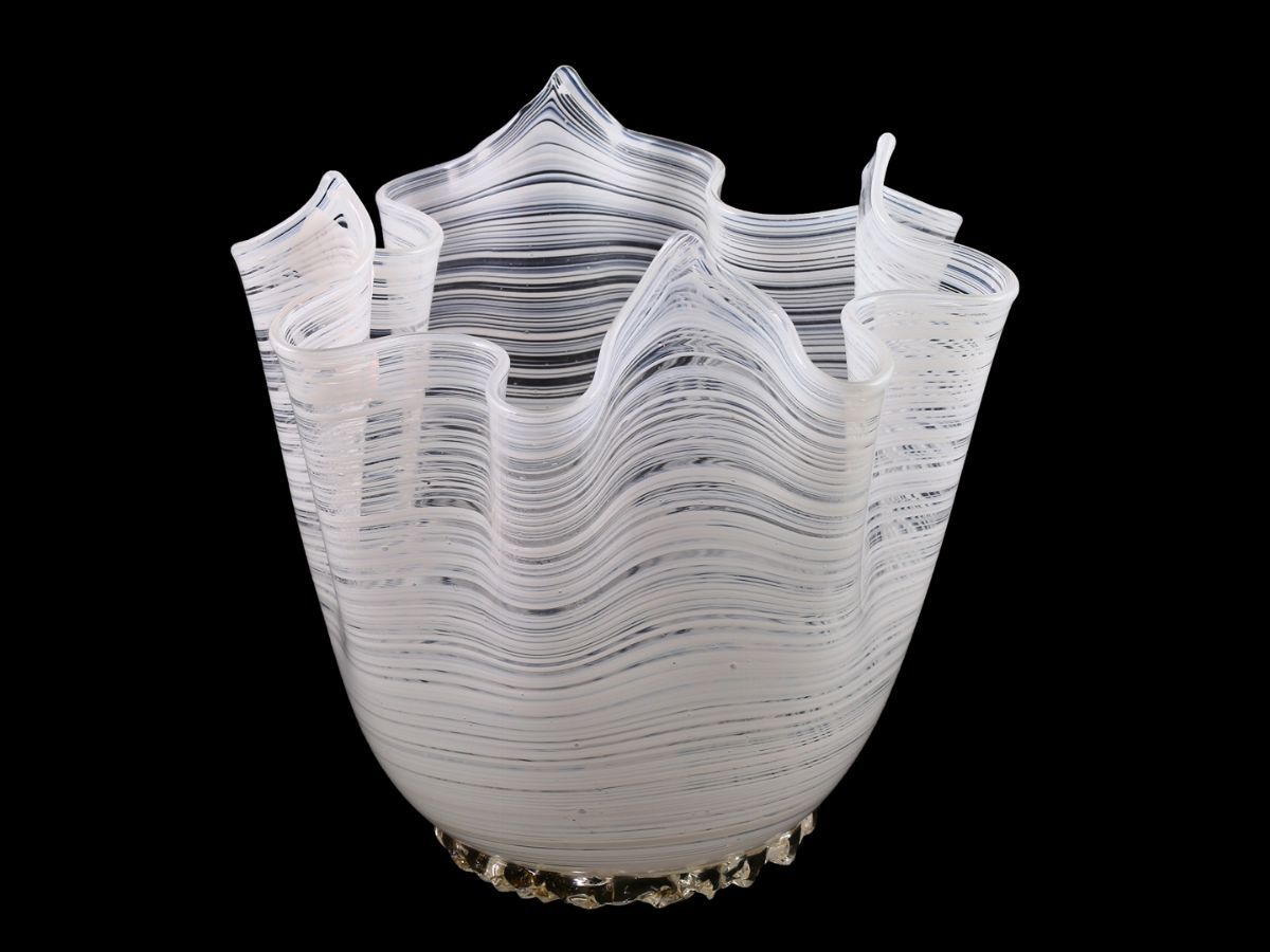Vaso a Forma di Fazzoletto in Vetro Soffiato