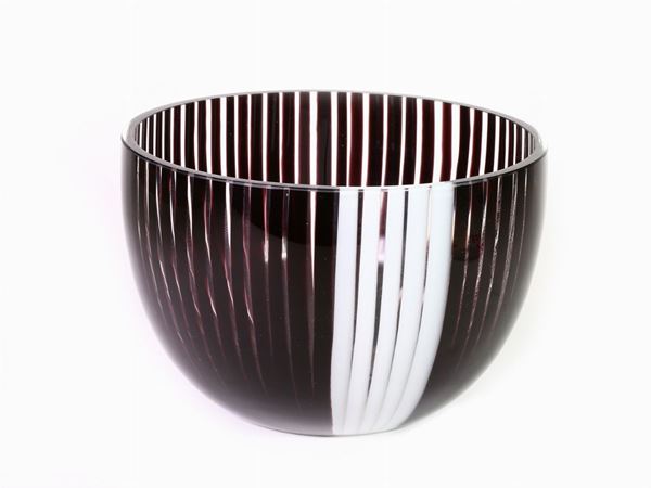 A bicoloured black and white blown glass bowl