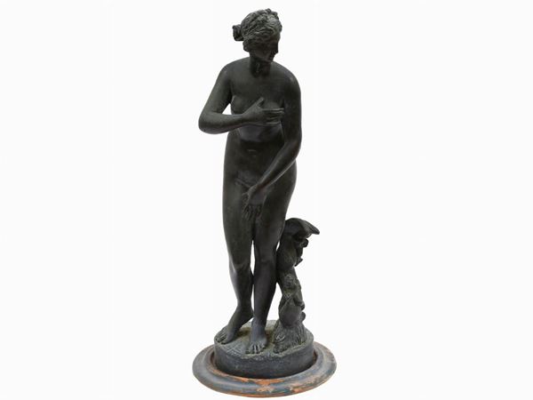 A bronze Venus sculpture