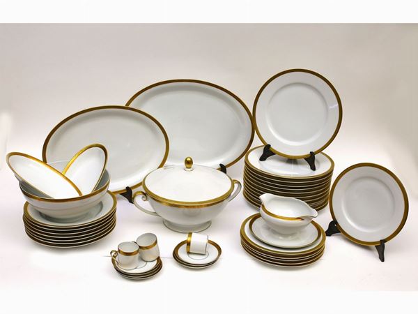 A german porcelain plates set