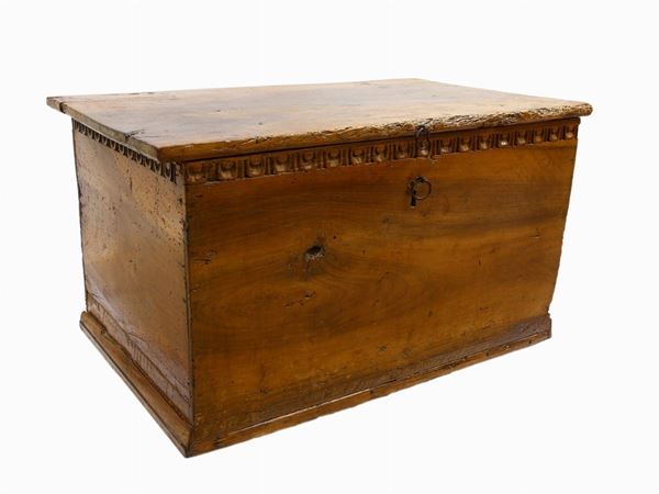 A small walnut box  - Auction A florentine collection - Maison Bibelot - Casa d'Aste Firenze - Milano