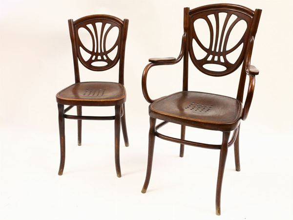 Poltroncina Kohn in faggio curvato con serie di tre sedie en suite