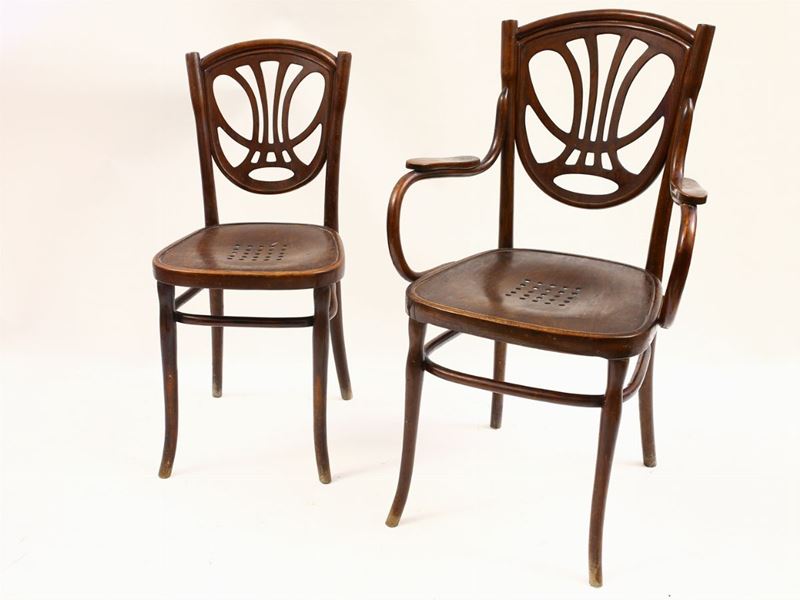 Poltroncina Kohn in Faggio Curvato con Serie di Tre Sedie En Suite