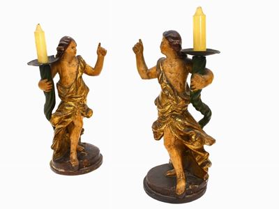 Coppia di Figure Reggicero in Legno Intagliato
