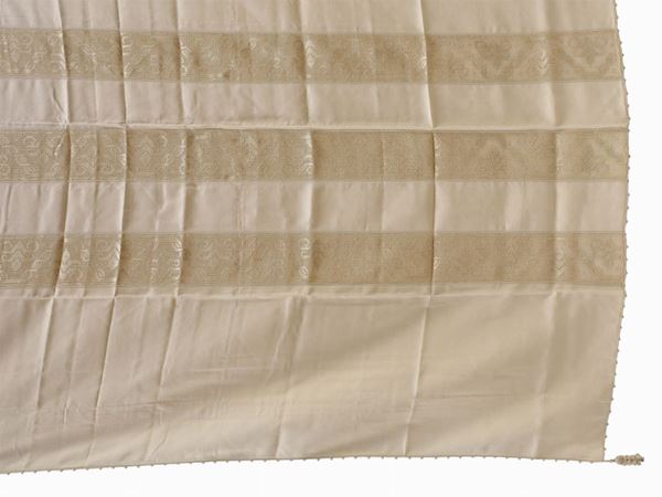 A beige linen covertable