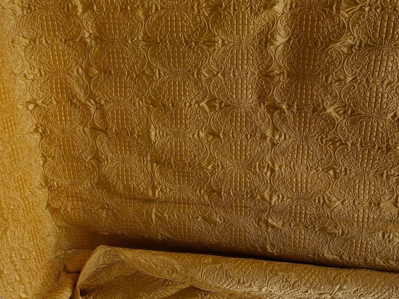 Copriletto in Ermisino di Seta Color Giallo Oro