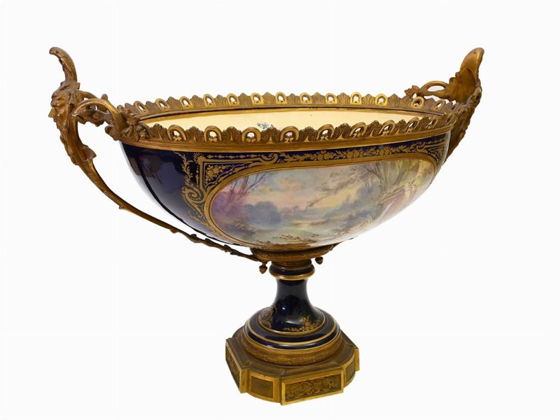 Grande Vaso a Coppa in Porcellana e Bronzo Dorato