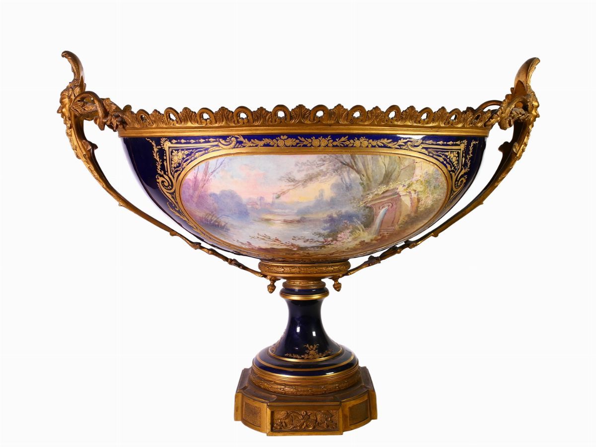Grande Vaso a Coppa in Porcellana e Bronzo Dorato