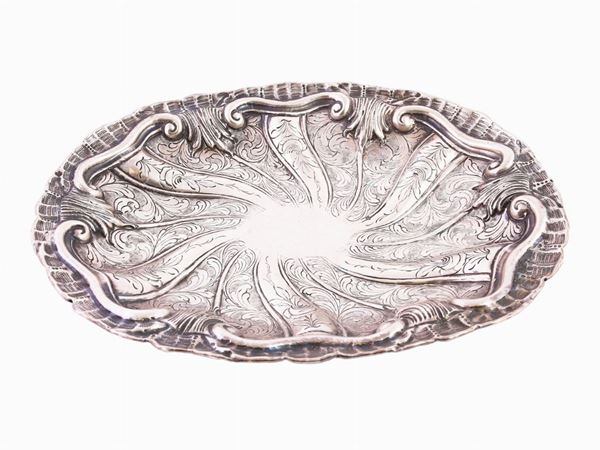A silver centerpiece
