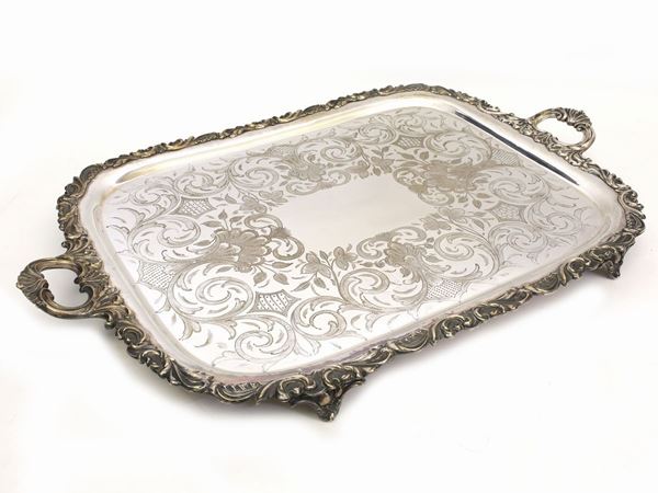 A silver plated tray  (Great Britain, early 20th century)  - Auction Furniture and paintings from florentine apartment - Maison Bibelot - Casa d'Aste Firenze - Milano