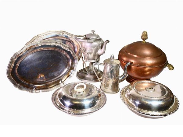 Lotto di accessori in varie tipologie di metalli