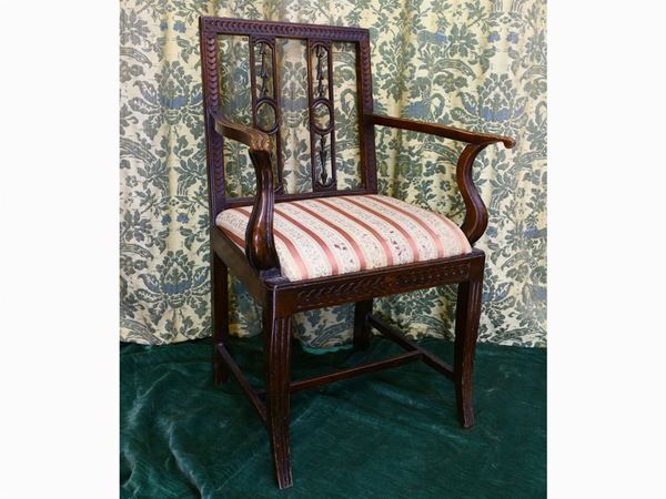 A walnut armchair  (late 18th century)  - Auction The florentine house of the soprano Marcella Tassi - Maison Bibelot - Casa d'Aste Firenze - Milano