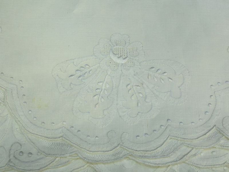 Tovoglia in Lino Bianco Ricamato, Artigianato Fiorentino
