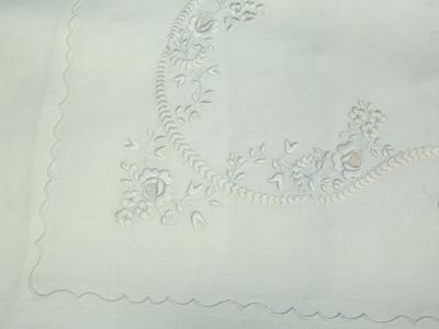 Parure Matrimoniale in Lino Bianco Ricamato, Artigianato Fiorentino