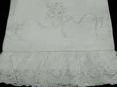 Parure Matrimoniale in Lino Bianco Ricamato, Artigianato Fiorentino