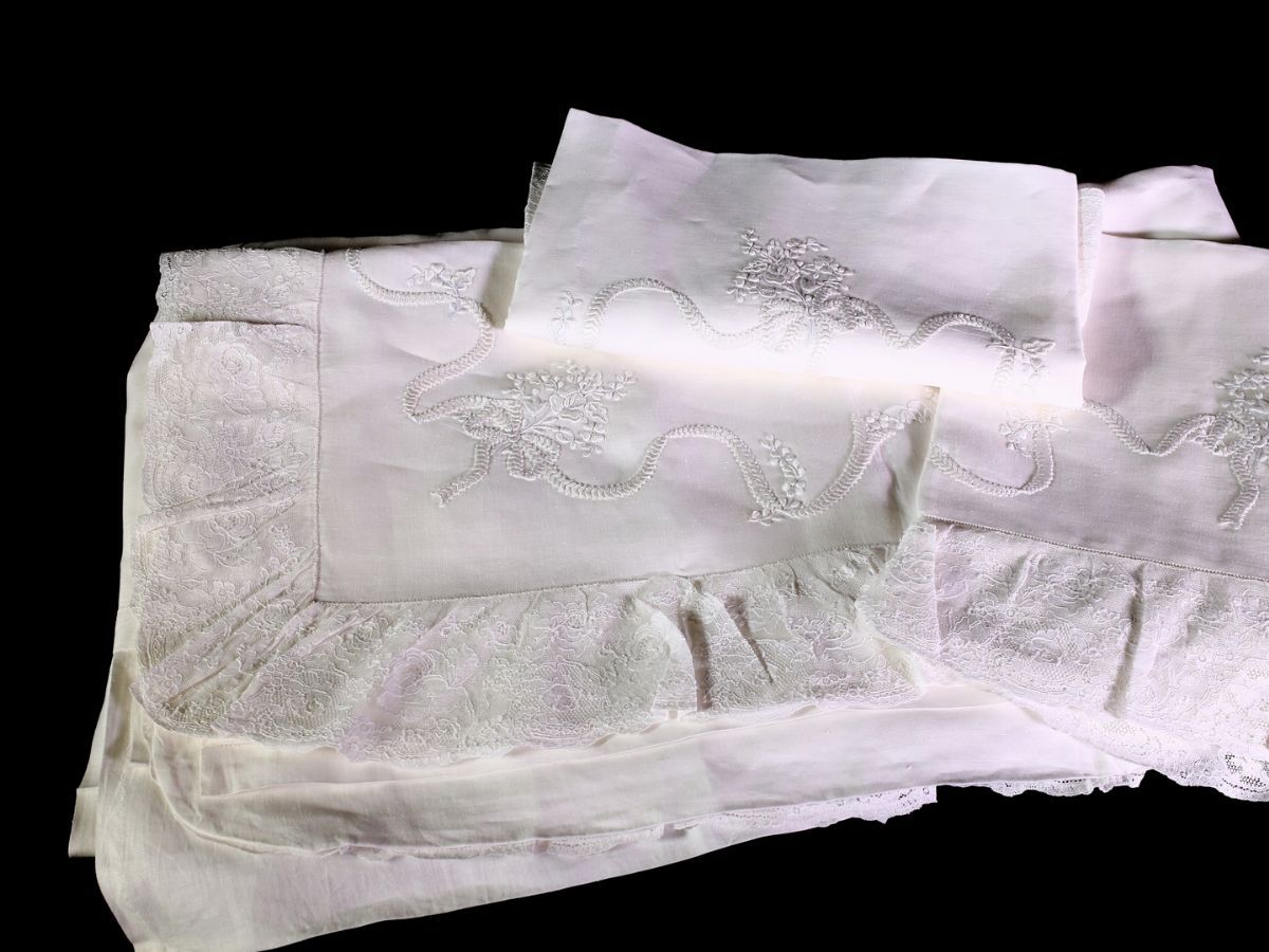Parure Matrimoniale in Lino Bianco Ricamato, Artigianato Fiorentino