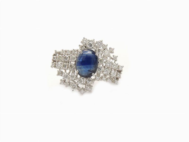 Anello in Oro Bianco con Diamanti e Zaffiro