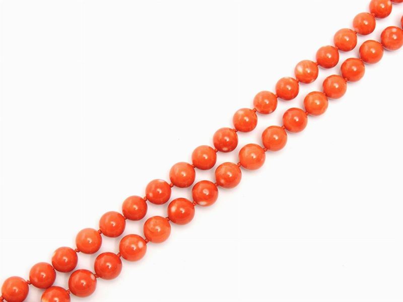 Collana Scalare in Corallo Rosso Arancio con Fermezza in Oro Giallo e Corallo Rosso Arancio