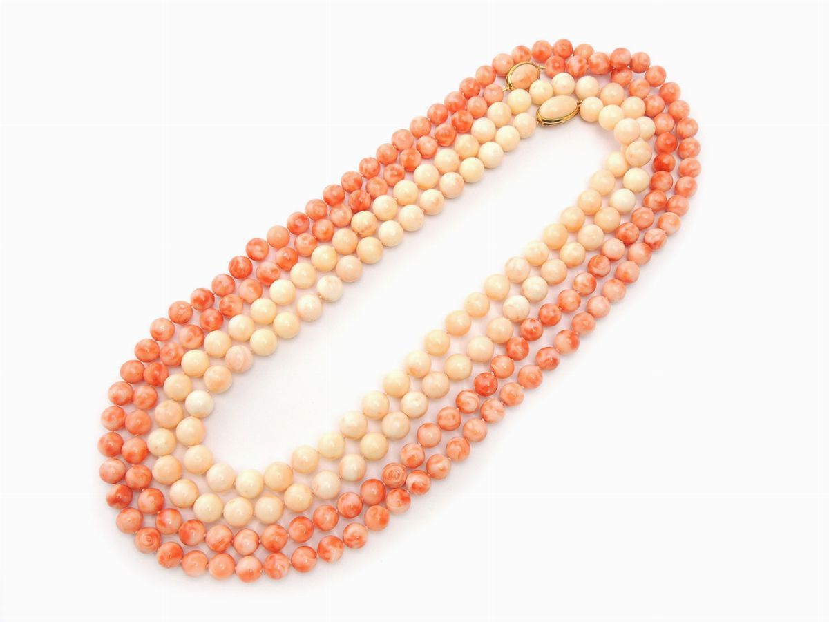 Due Collane di Corallo Rosa e Rosa Arancio con Fermezze in Oro Giallo e Coralli