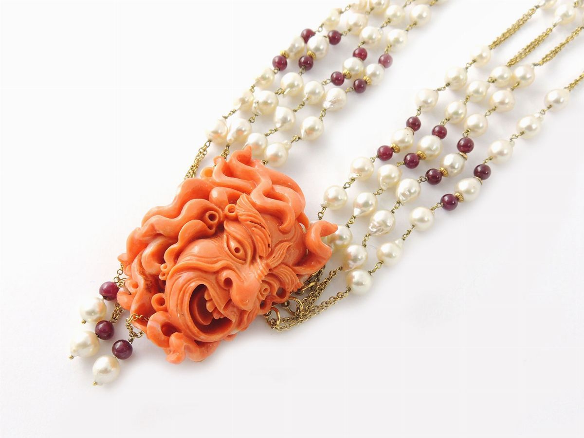 Collana in Oro Giallo Rubini, Corallo Arancio e Perle Coltivate Barocche