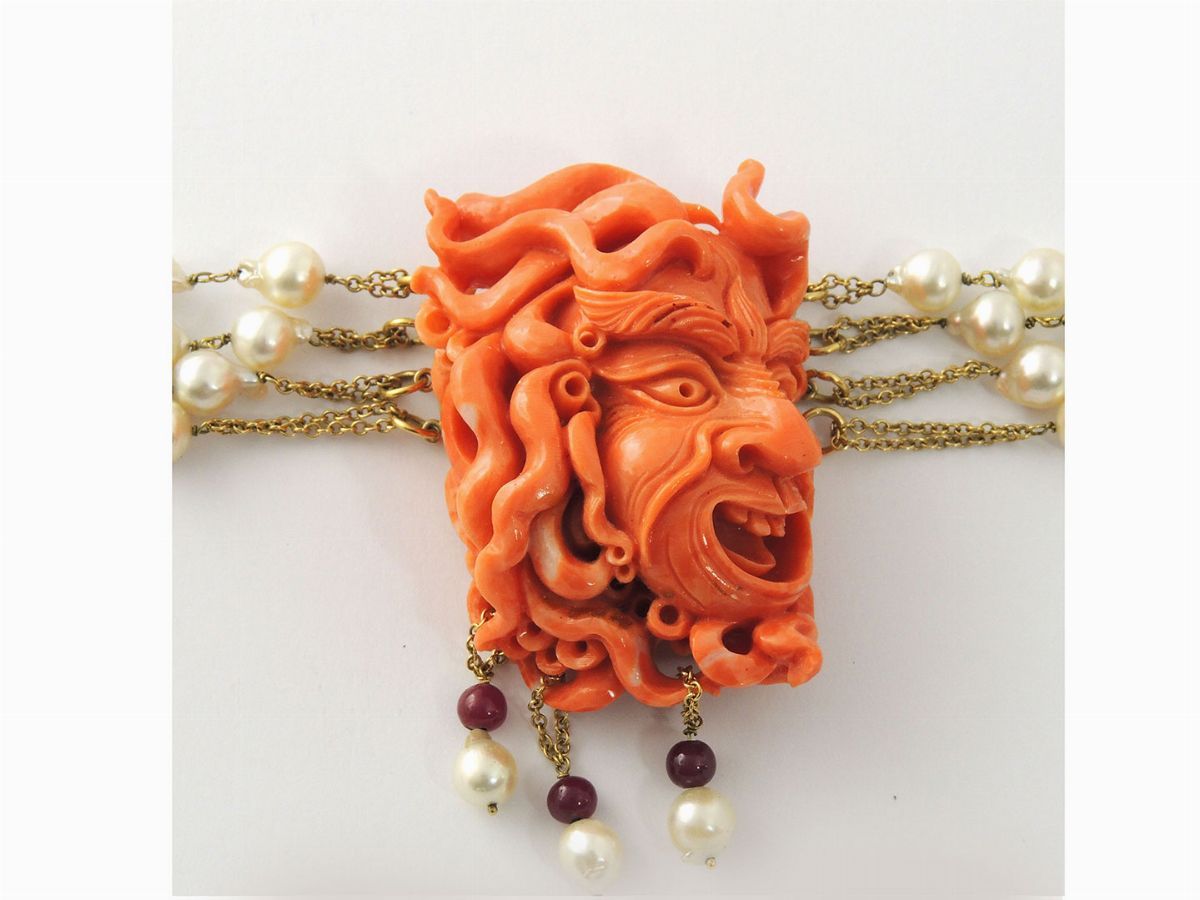 Collana in Oro Giallo Rubini, Corallo Arancio e Perle Coltivate Barocche