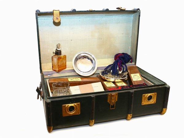 A vintage trunk with Casa Savoia's curiosities