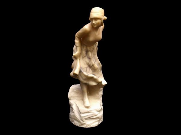 Figura femminile in alabastro  (inizio del XX secolo)  - Asta La casa fiorentina del soprano Marcella Tassi - Maison Bibelot - Casa d'Aste Firenze - Milano