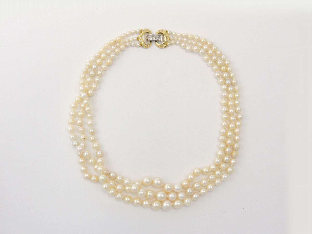 Collana Scalare di Perle Coltivate con Fermezza in Oro Giallo e Bianco con Diamanti
