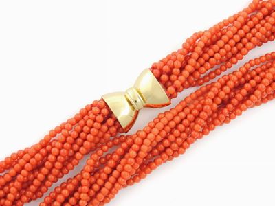 Collana in Corallo Rosso con Fermezza in Oro Giallo