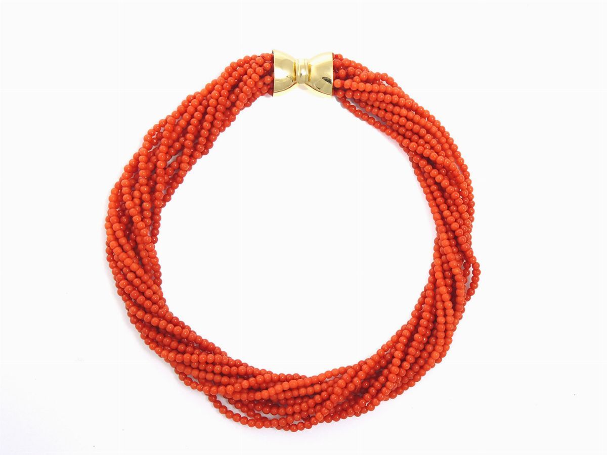 Collana in Corallo Rosso con Fermezza in Oro Giallo
