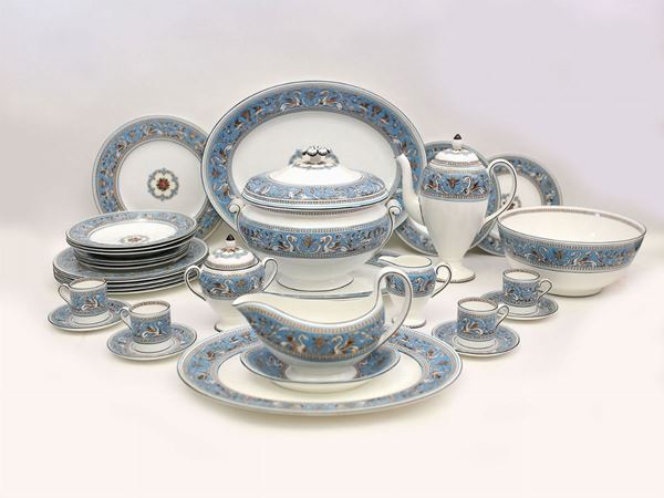 A Wedgwood Florentine model bone china plate service  - Auction Furniture and paintings from florentine apartment - Maison Bibelot - Casa d'Aste Firenze - Milano