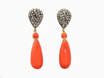 Orecchini Pendenti in Oro Rosa 333/000 e Argento con Diamanti e Corallo Rosso