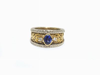 Anello in Oro Giallo e Bianco con Diamanti e Zaffiro