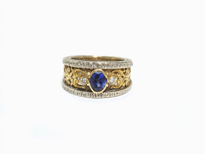 Anello in Oro Giallo e Bianco con Diamanti e Zaffiro