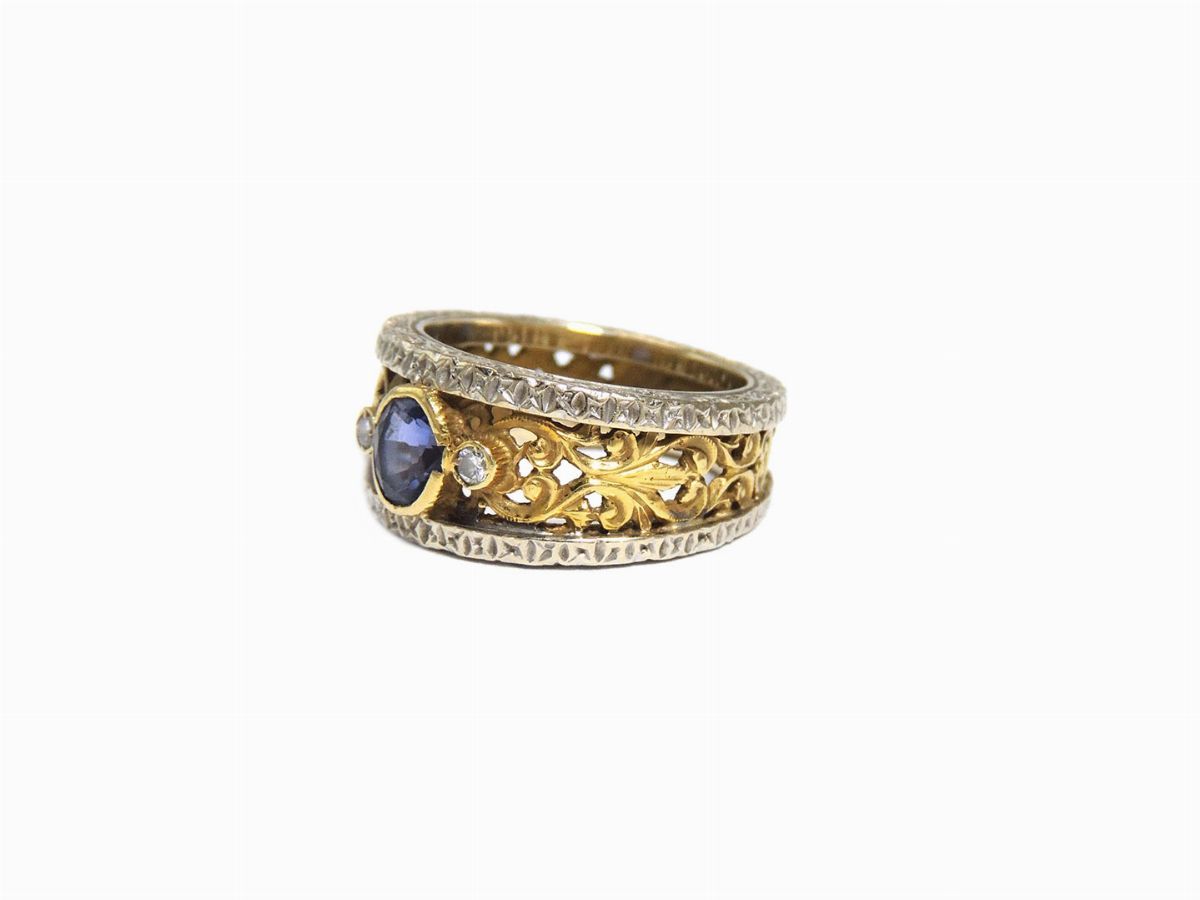 Anello in Oro Giallo e Bianco con Diamanti e Zaffiro