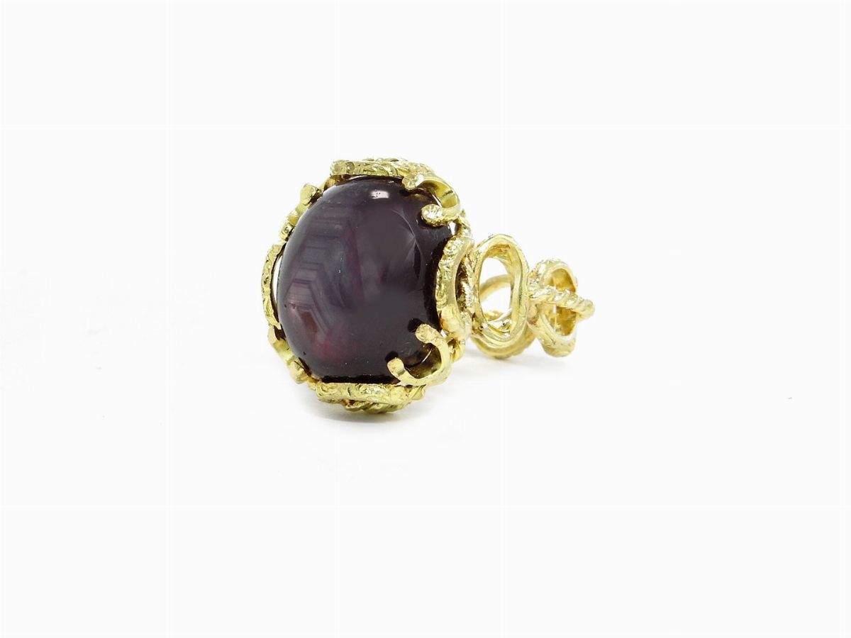 Anello Rayan Lynch "bisanzio" in Oro Giallo con Corindone Viola Stellato