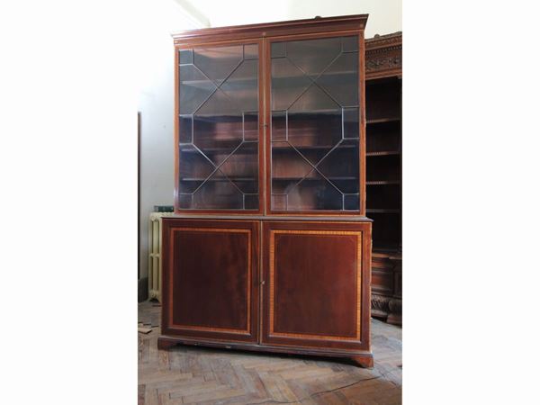 A mahogany veneered library  (Great Britain, late 19th/early 20th century)  - Auction Furniture and paintings from florentine apartment - Maison Bibelot - Casa d'Aste Firenze - Milano