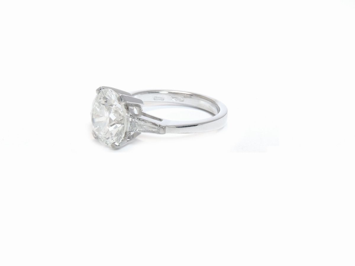 Anello Solitario in Oro Bianco con Diamante