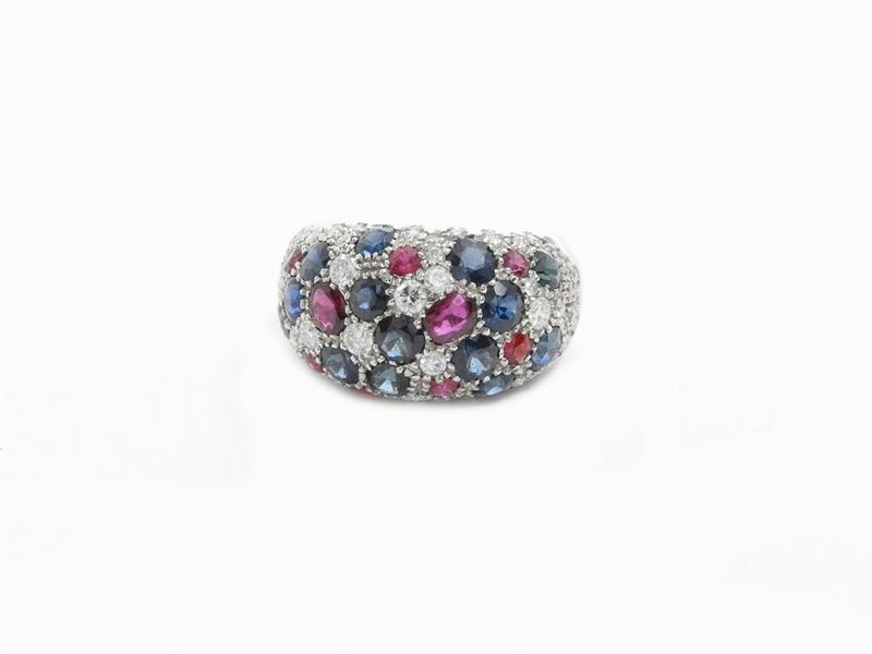 Anello in Oro Bianco con Diamanti, Rubini e Zaffiri